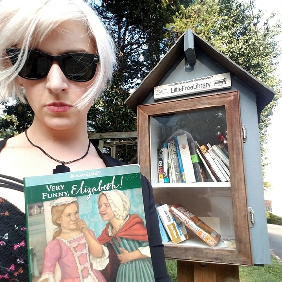 Greetings from your Posher, Liz. 💕💕💕💕💕 - Picture 3 of 6